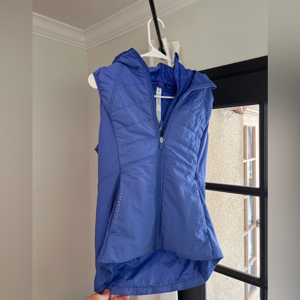 NEW (no tag) lululemon Blue Vest Size 6